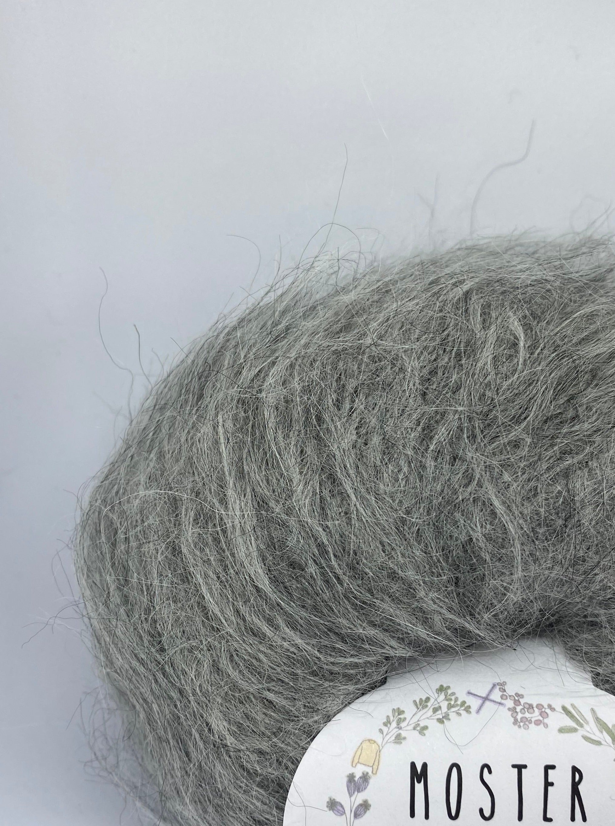 PEARL GREY (SURI ALPACA & MERINO WOOL)